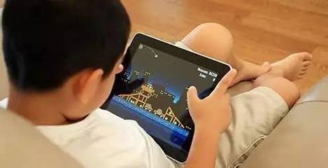 電子產(chǎn)品只是傷孩子的眼睛？——全方位透視電子產(chǎn)品對兒童的影響